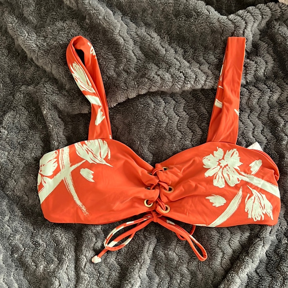 Worn once O’Neil bathing suit top.